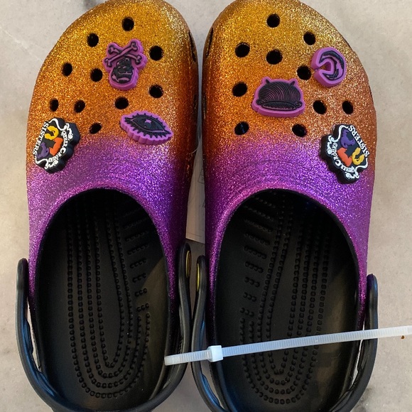 Crocs Unisex-Adult Men's and Women's Classic Disney Hocus Pocus Clog - Picture 2 of 5